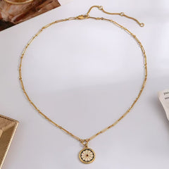 Daisy necklace