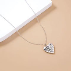 Hollow luminous heart necklace