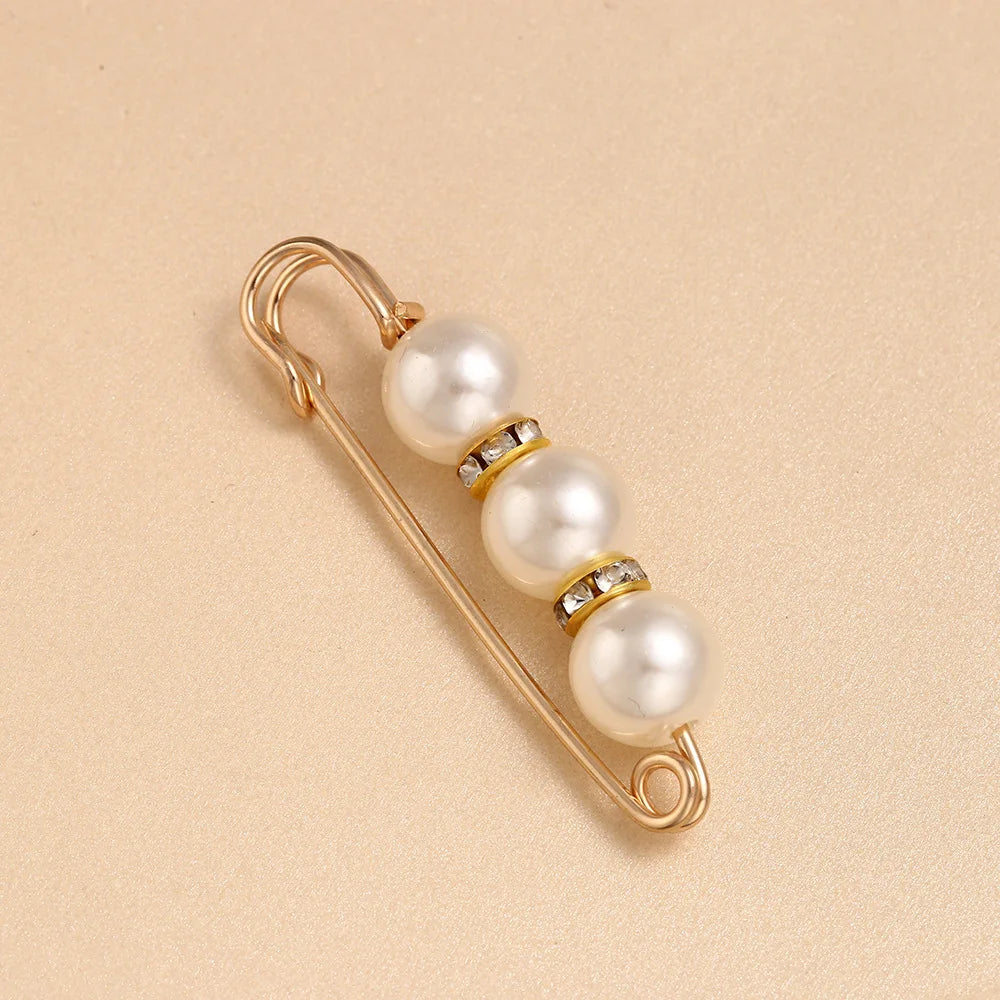 Women’s Pearl Rhinestone Brooch – Cute Skirt Waist Pin
