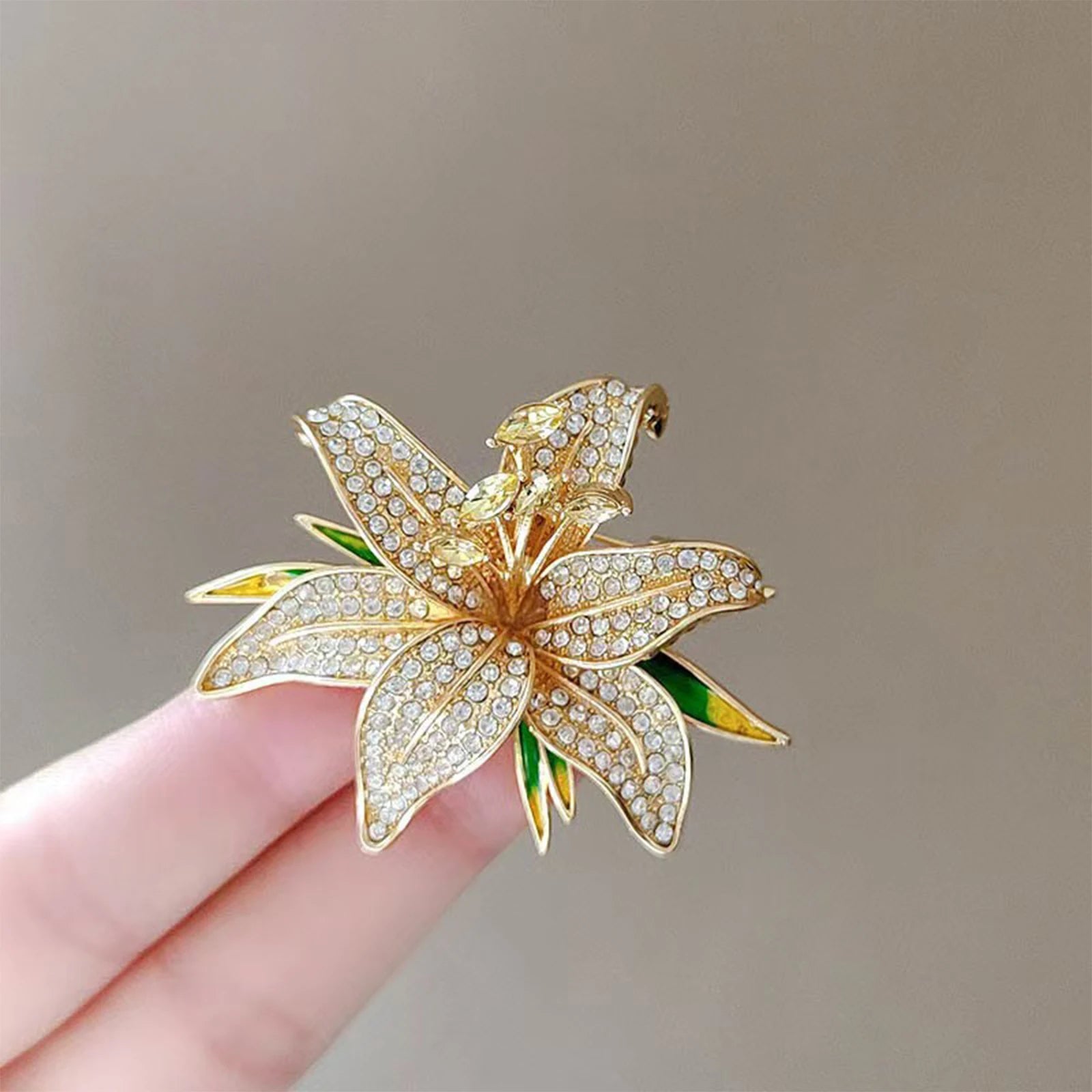 Luxurious Lily Flower Brooch – Elegant Fashion Pin