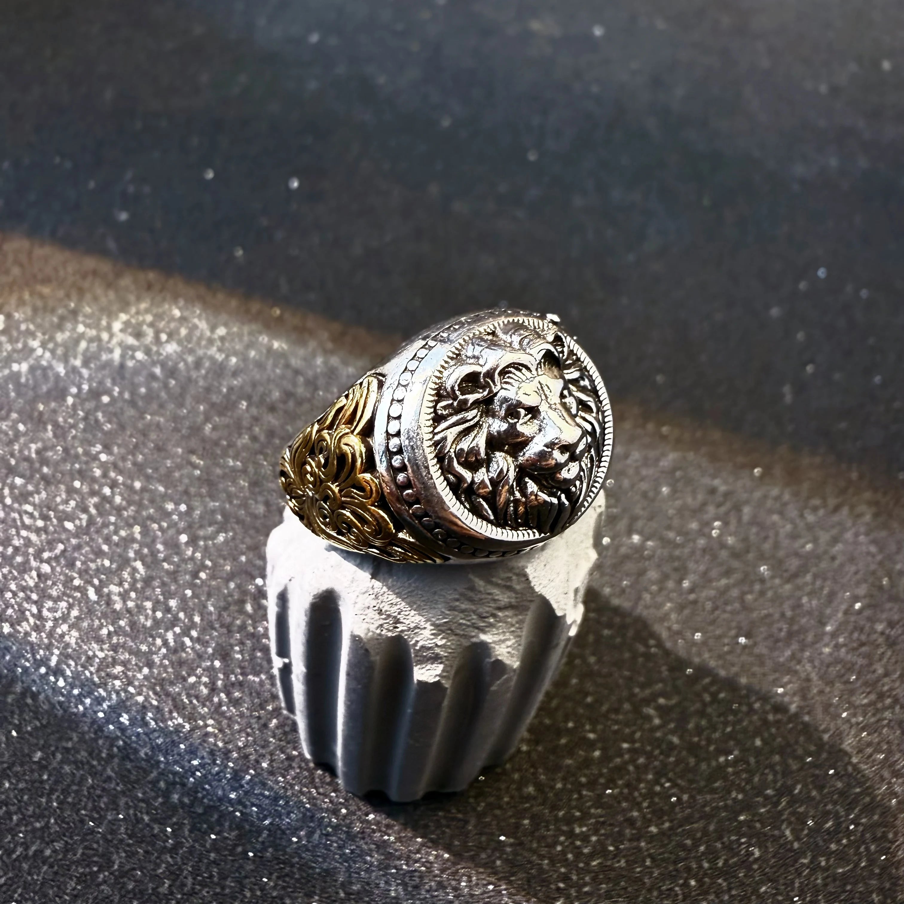 Men’s Lion Ivy Vine Ring
