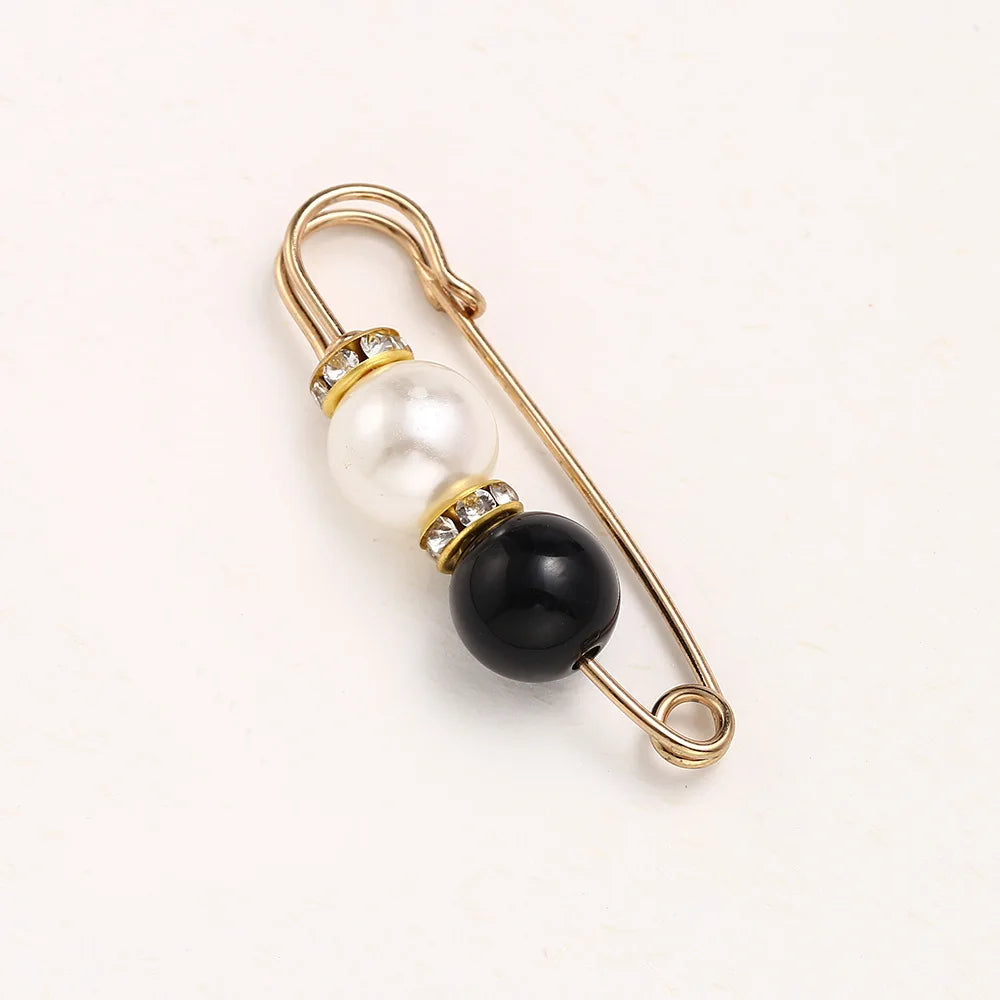 Women’s Pearl Rhinestone Brooch – Cute Skirt Waist Pin