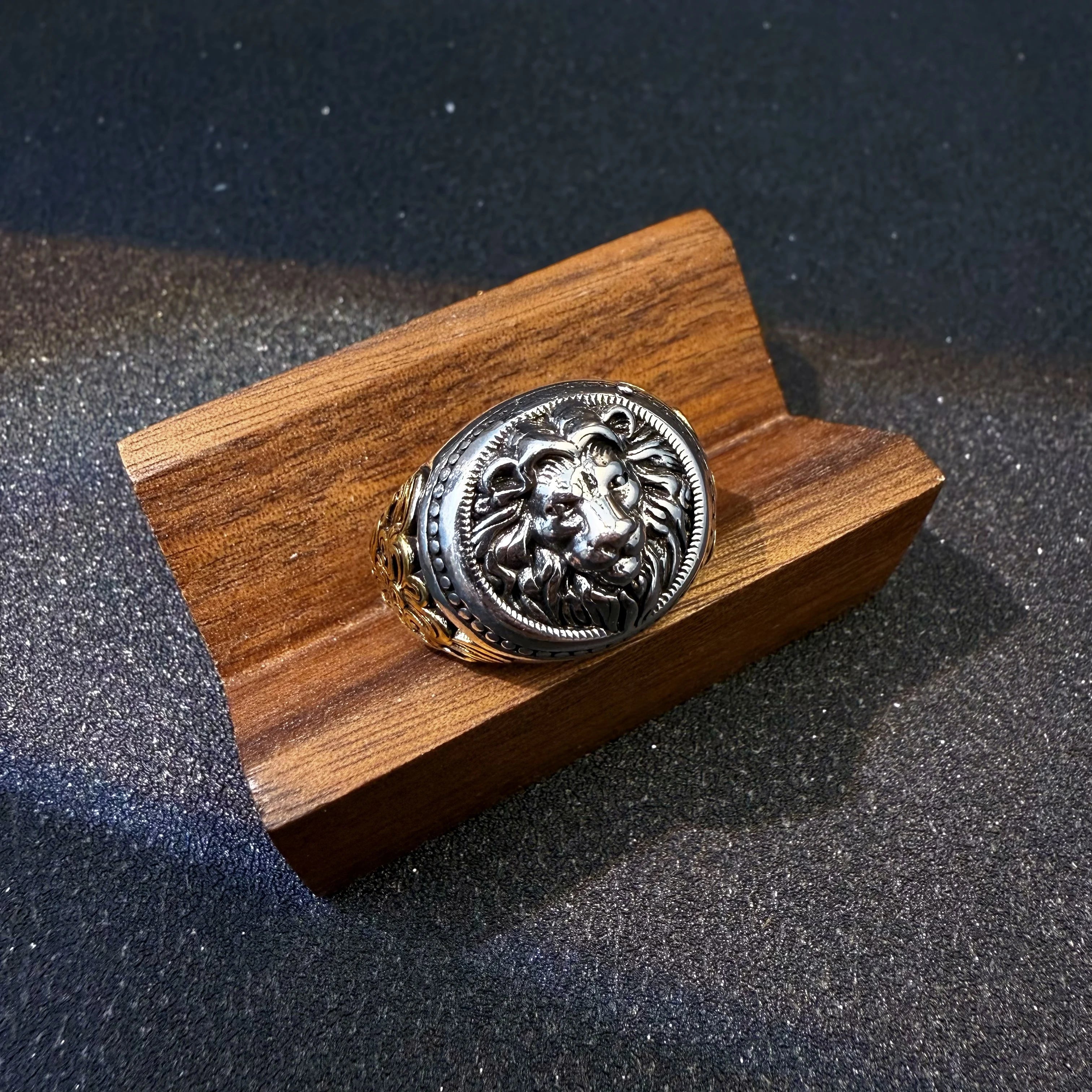 Men’s Lion Ivy Vine Ring
