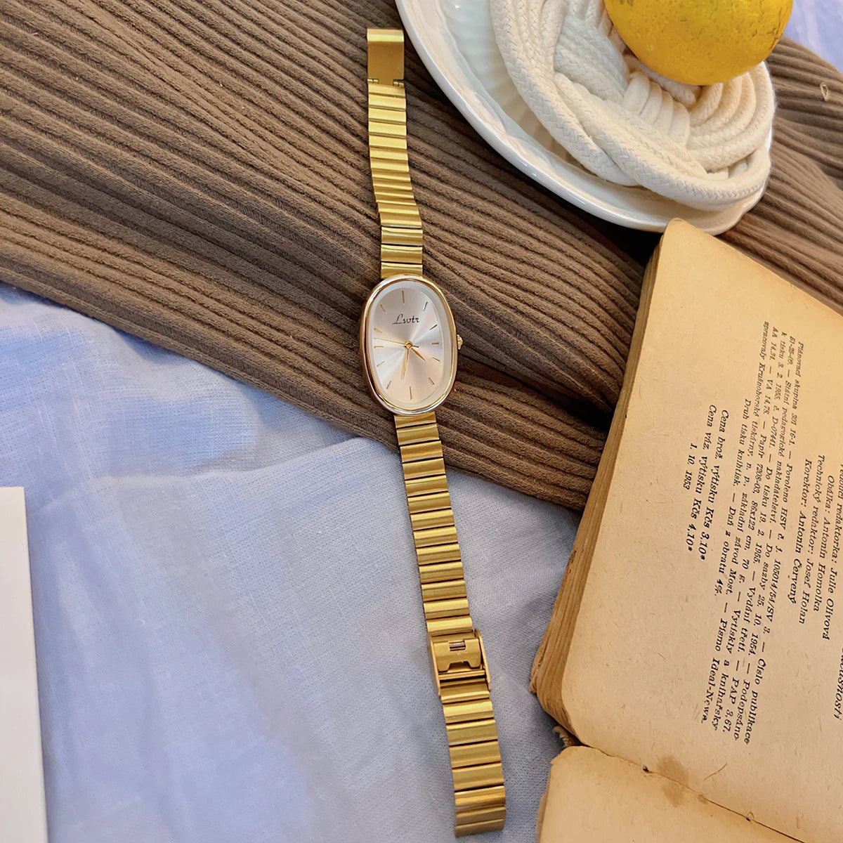 Luxury Vintage Women’s Quartz Watch with Gold Bracelet